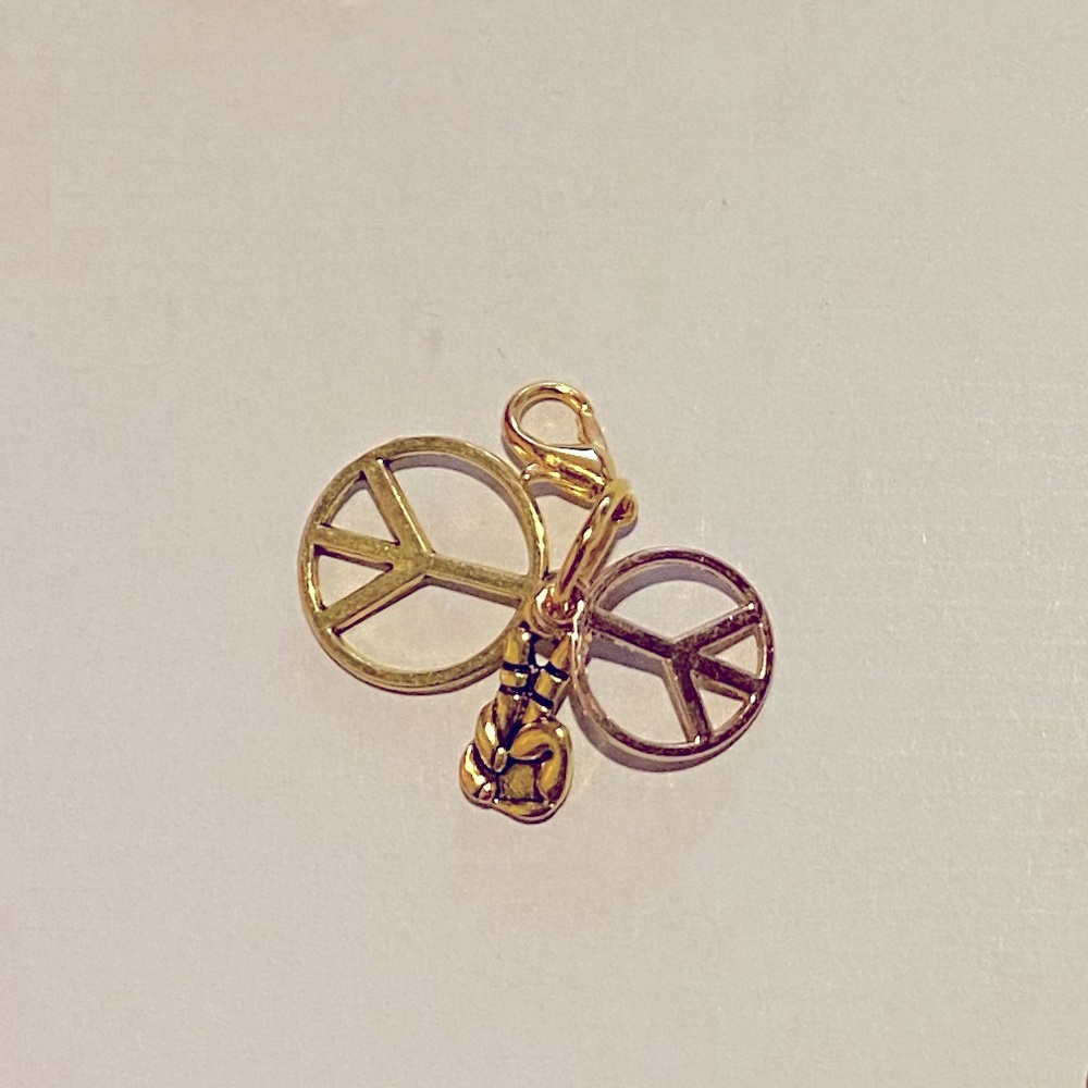 Peace Charm Set Clip On